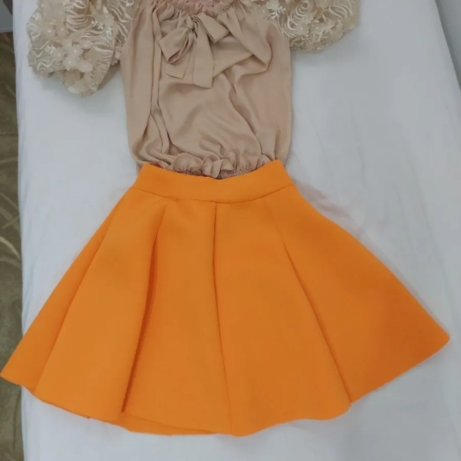 شومیز و دامن و کلاه