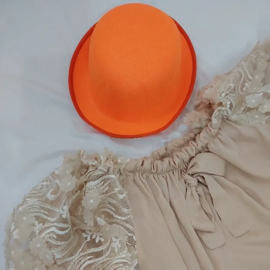 شومیز و دامن و کلاه