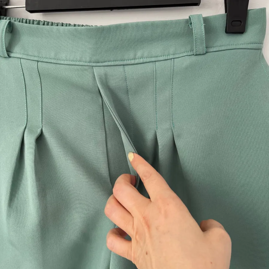 شلوارک زنانه