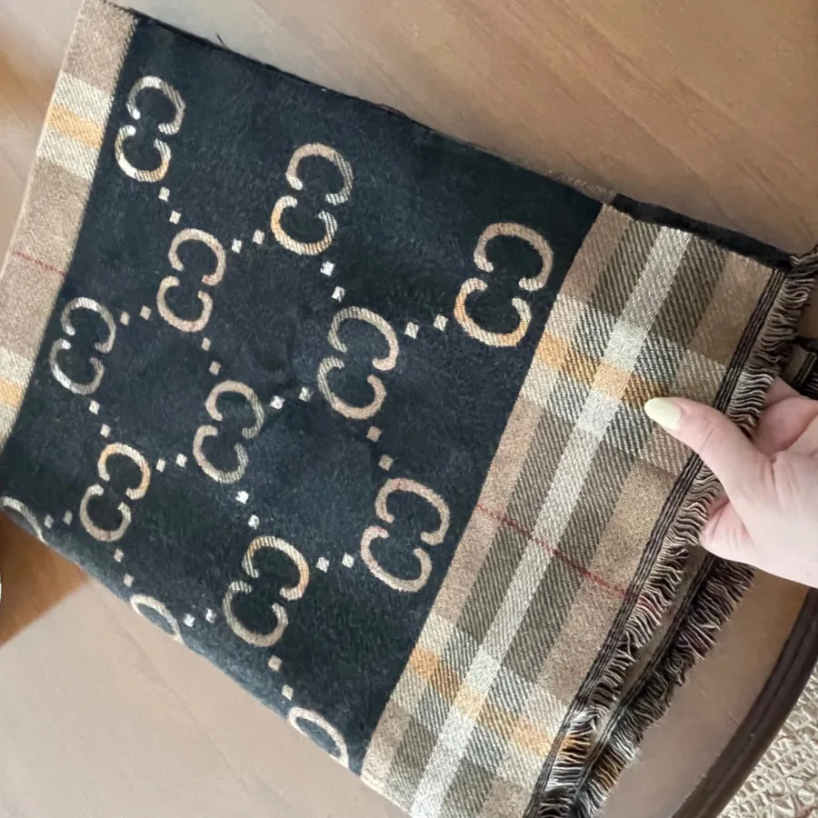 شال موهر گوچی