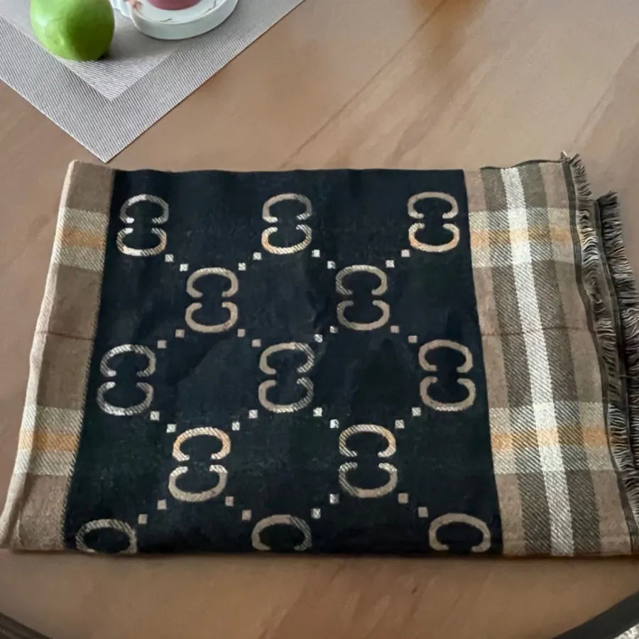 شال موهر گوچی