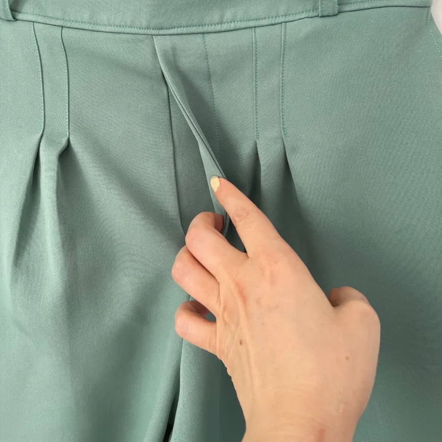 شلوارک زنانه