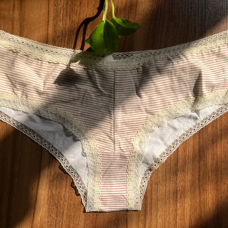 شورت نخی سه عددی