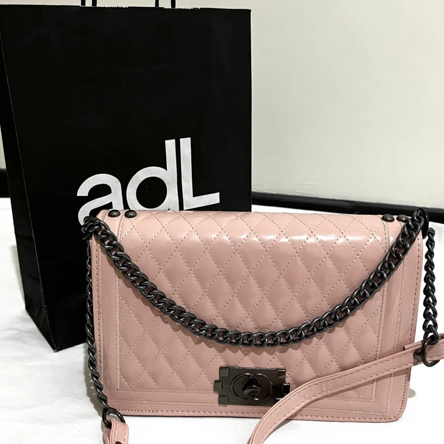 کیف شنل صورتی