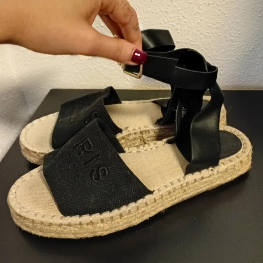 کفش راحتی اچ اند ام