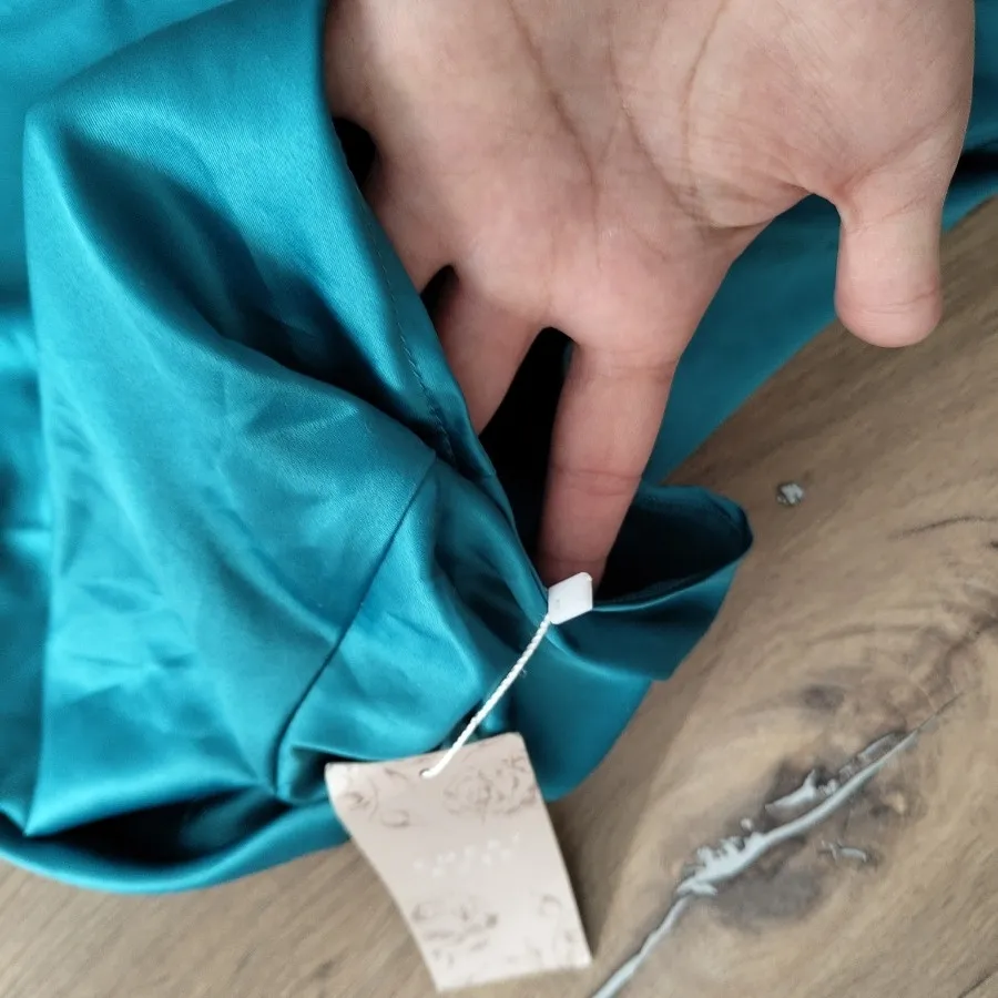 بلوز ساتن یقه قایقی