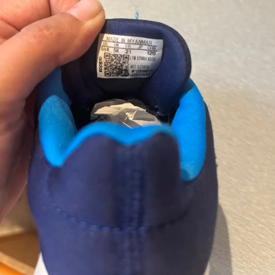 کتونی اورجینال آدیداس