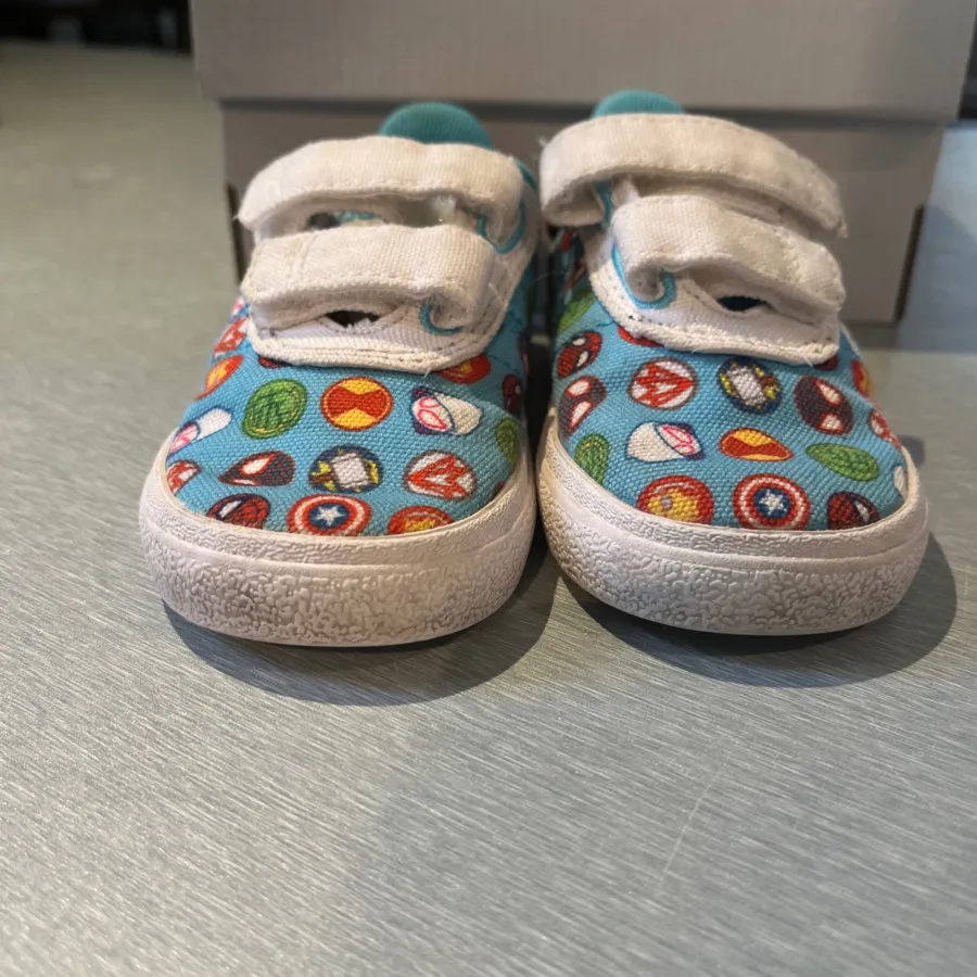 کتونی آدیداس مارول