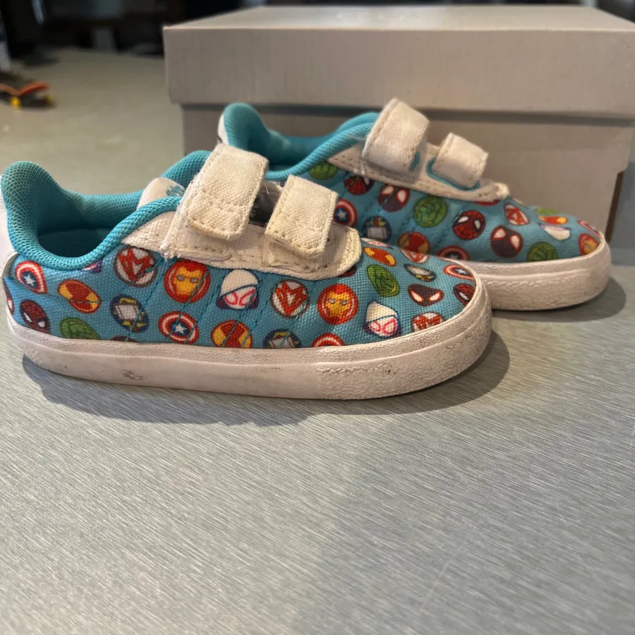 کتونی آدیداس مارول