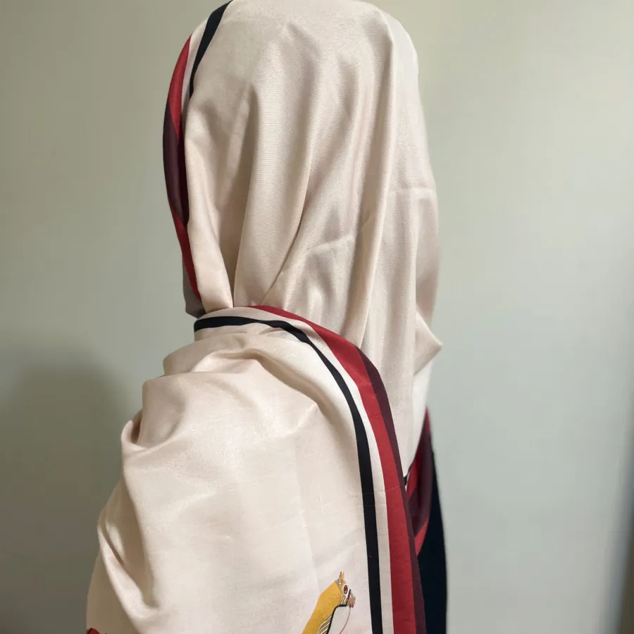 تعدادی روسری و شال