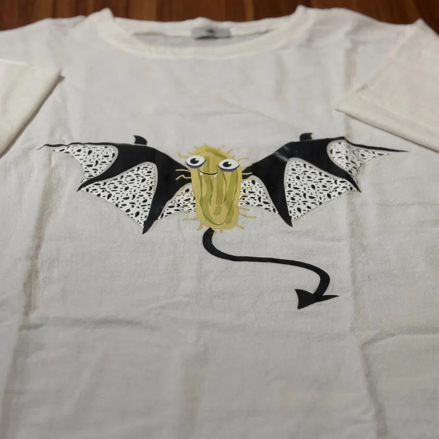 تیشرت سفید لینن