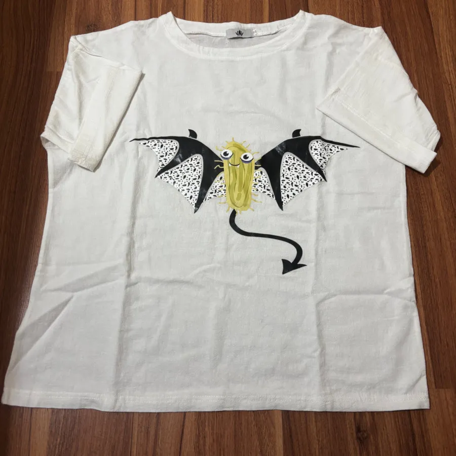 تیشرت سفید لینن