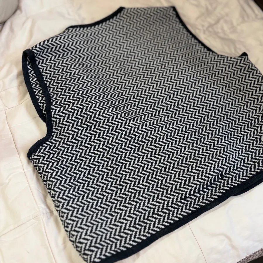 وست مشکی سفید