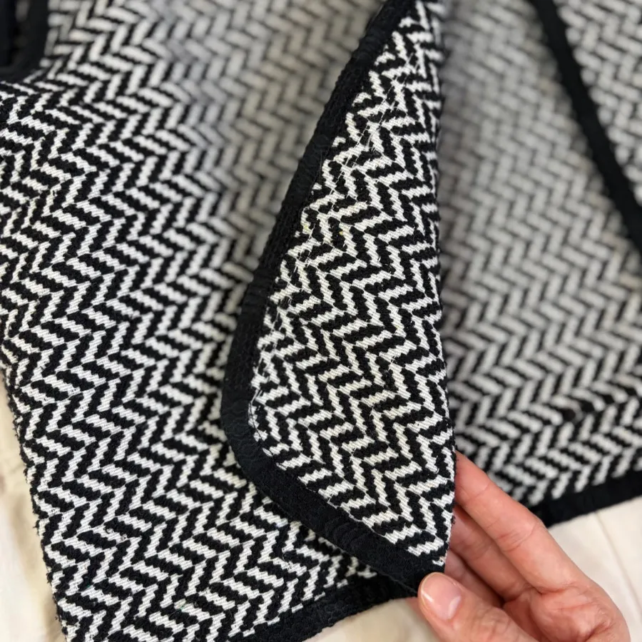 وست مشکی سفید