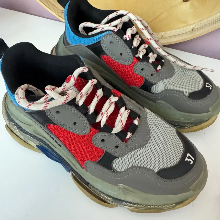 کتونی بالنسیاگا