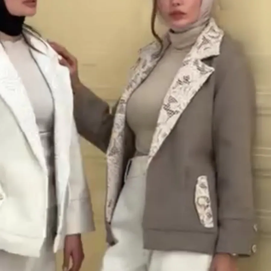 کت زغالی یقه کار شده