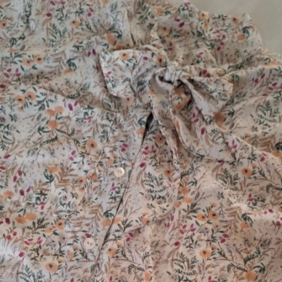 شومیز یقه کرواتی