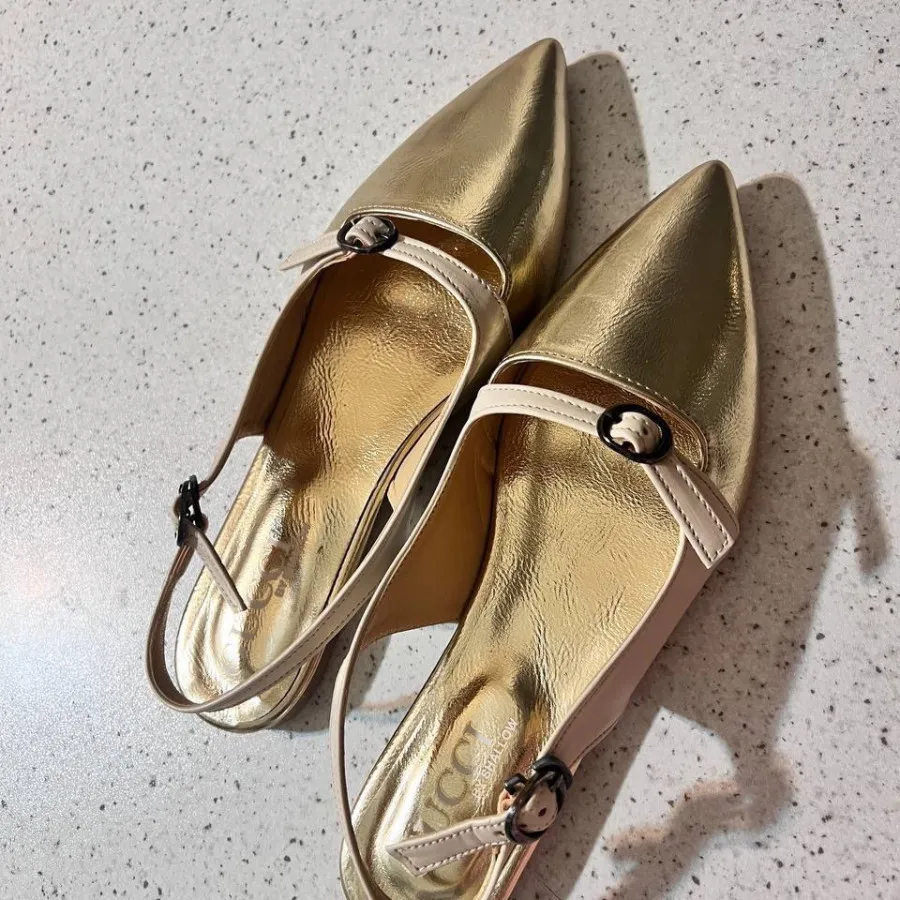 کفش طلایی تخت