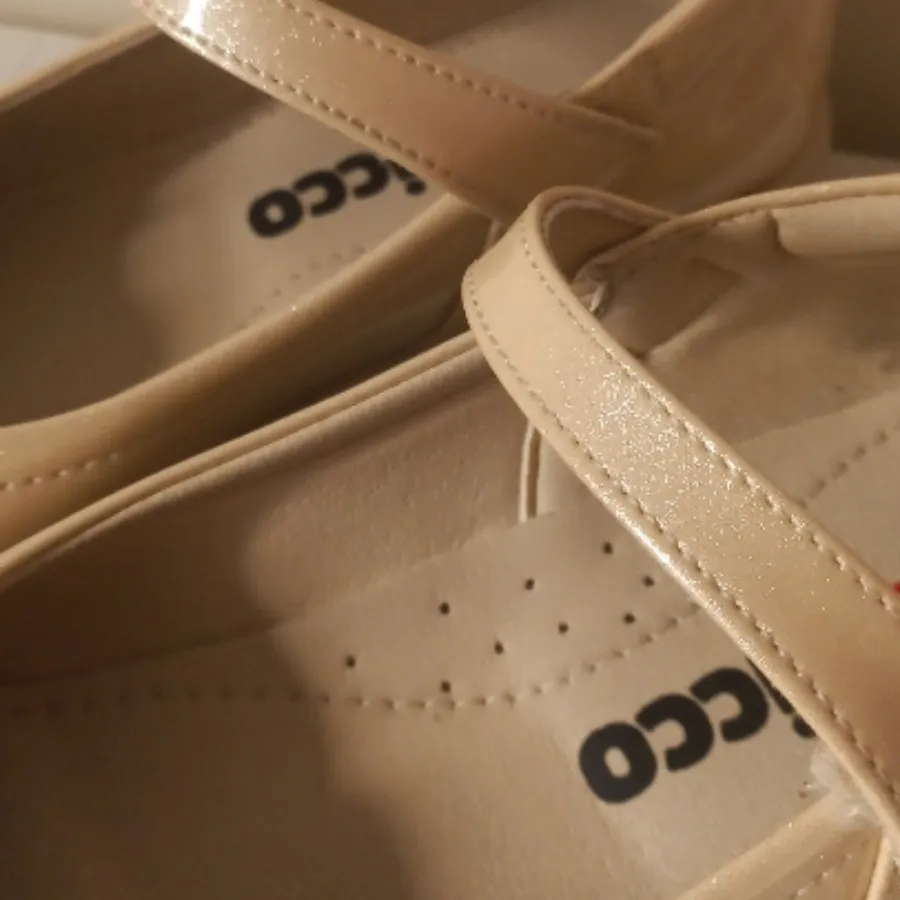 کفش  بچگانه