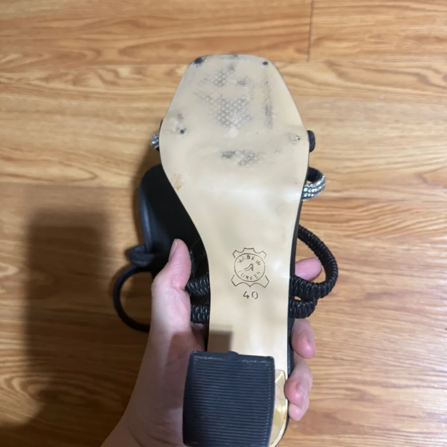 کفش مشکی در حد نو