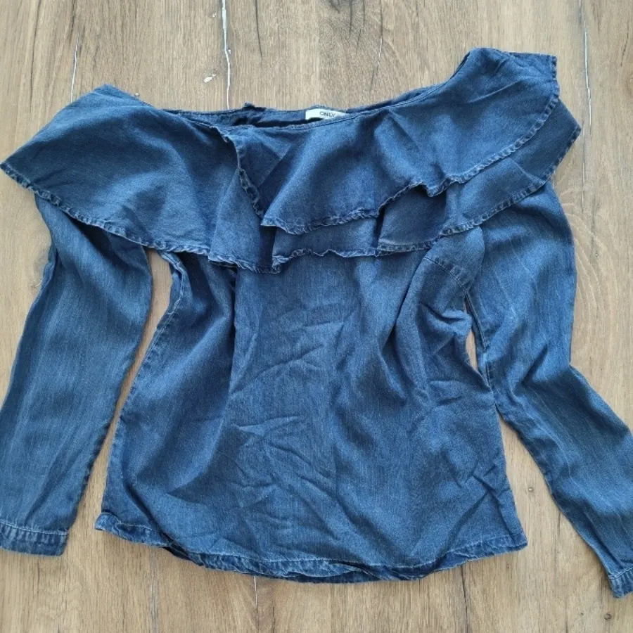 شومیز یقه قایقی