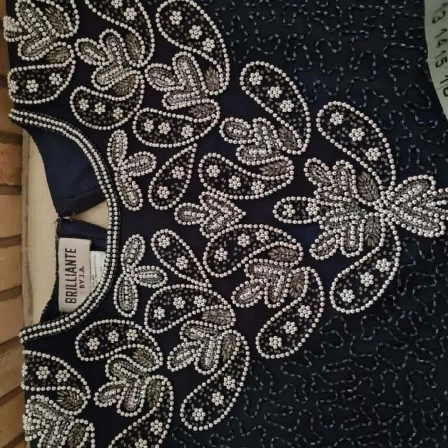 پیرهن منجوق دوزی