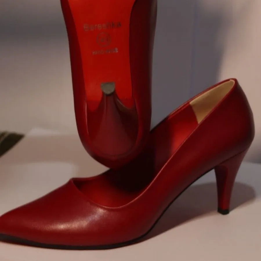 کفش برشکا قرمز تیره