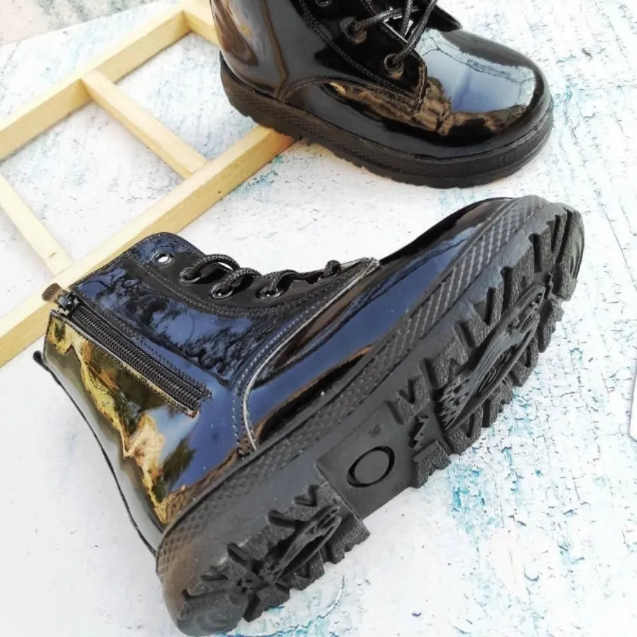 بوت ساده و میکی موس ورنی