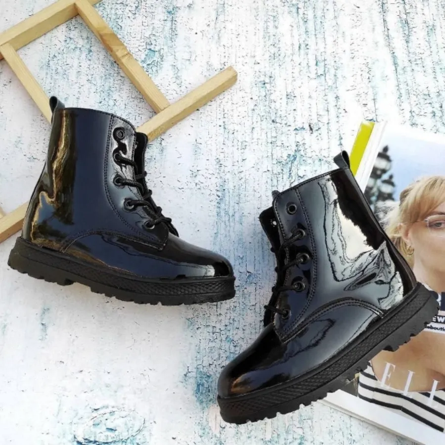 بوت ساده و میکی موس ورنی