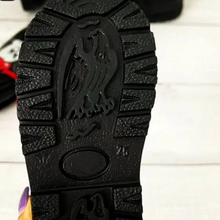 بوت ساده و میکی موس ورنی