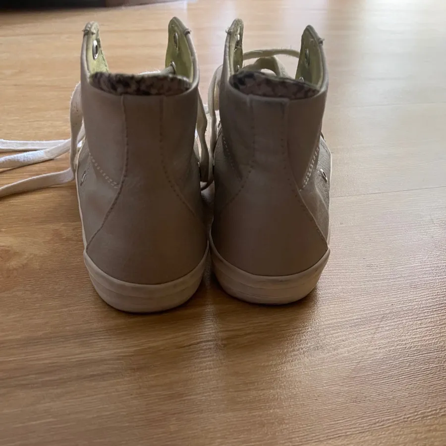 کفش برند برشکا