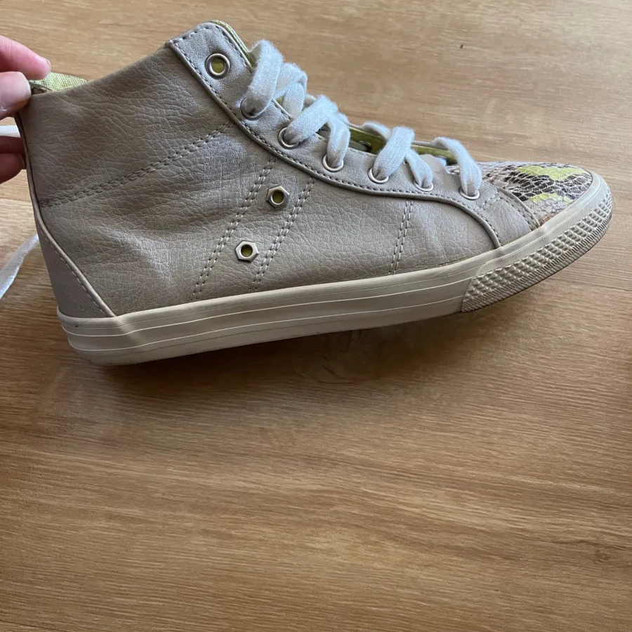 کفش برند برشکا