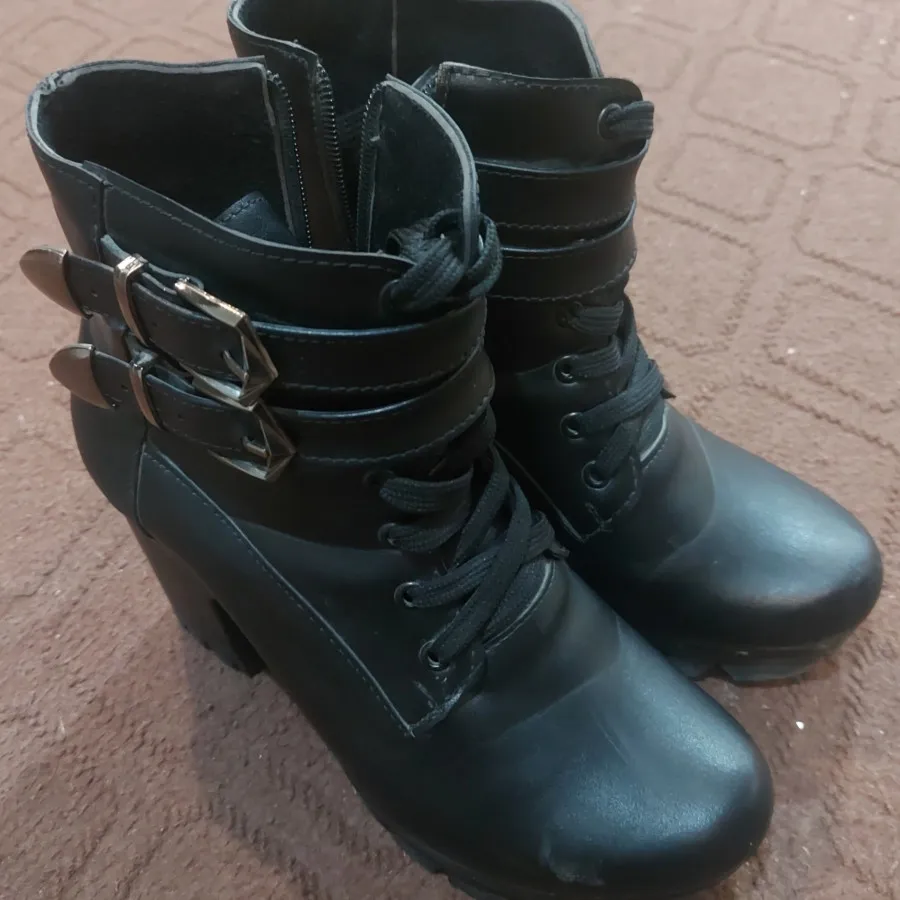 بوت مشکی دوسگکی