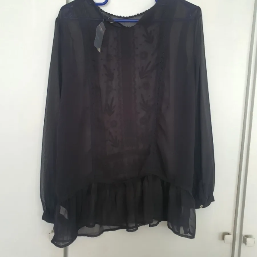 بلوز حریر گلدوزی شده 38