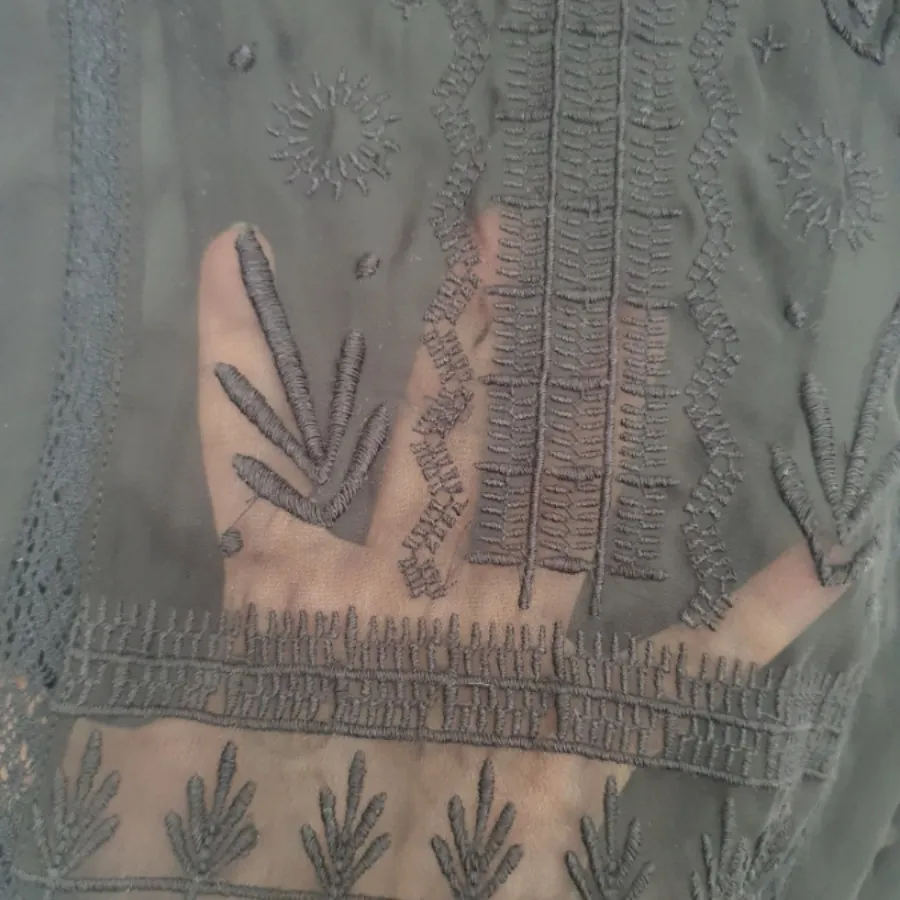 بلوز حریر گلدوزی شده 38