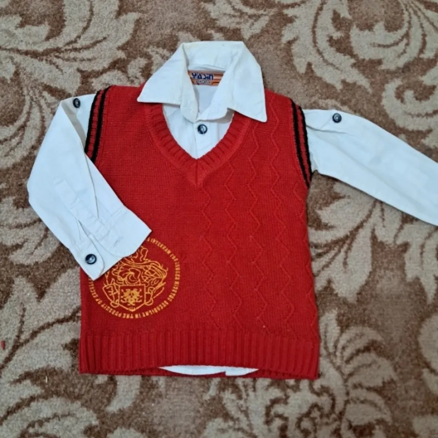 بلوز سفید پسرانه و جلیقه