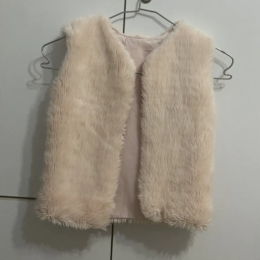 جلیقه خز وست