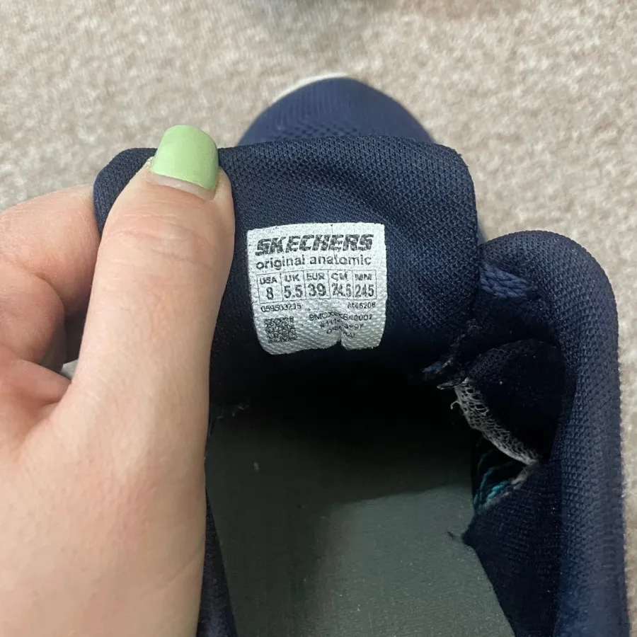 کتونی اسکیچرز