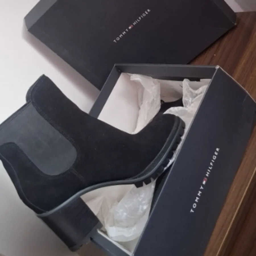 کفش برند تامی