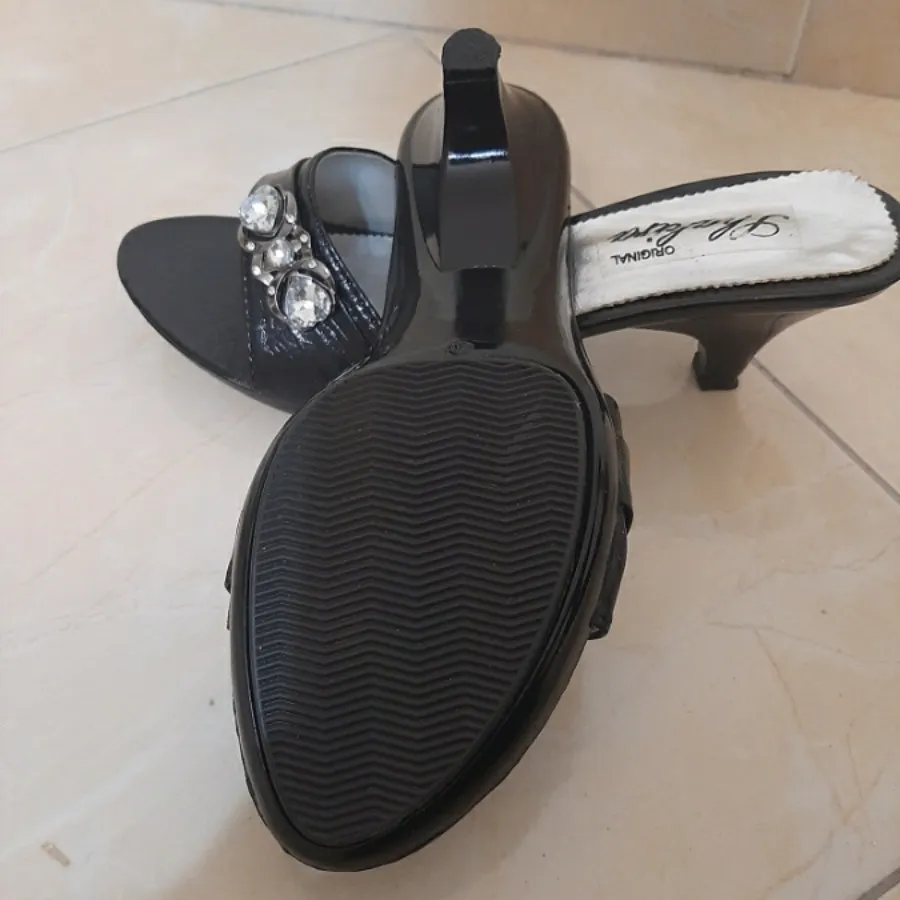 صندل مشکی نگین دار