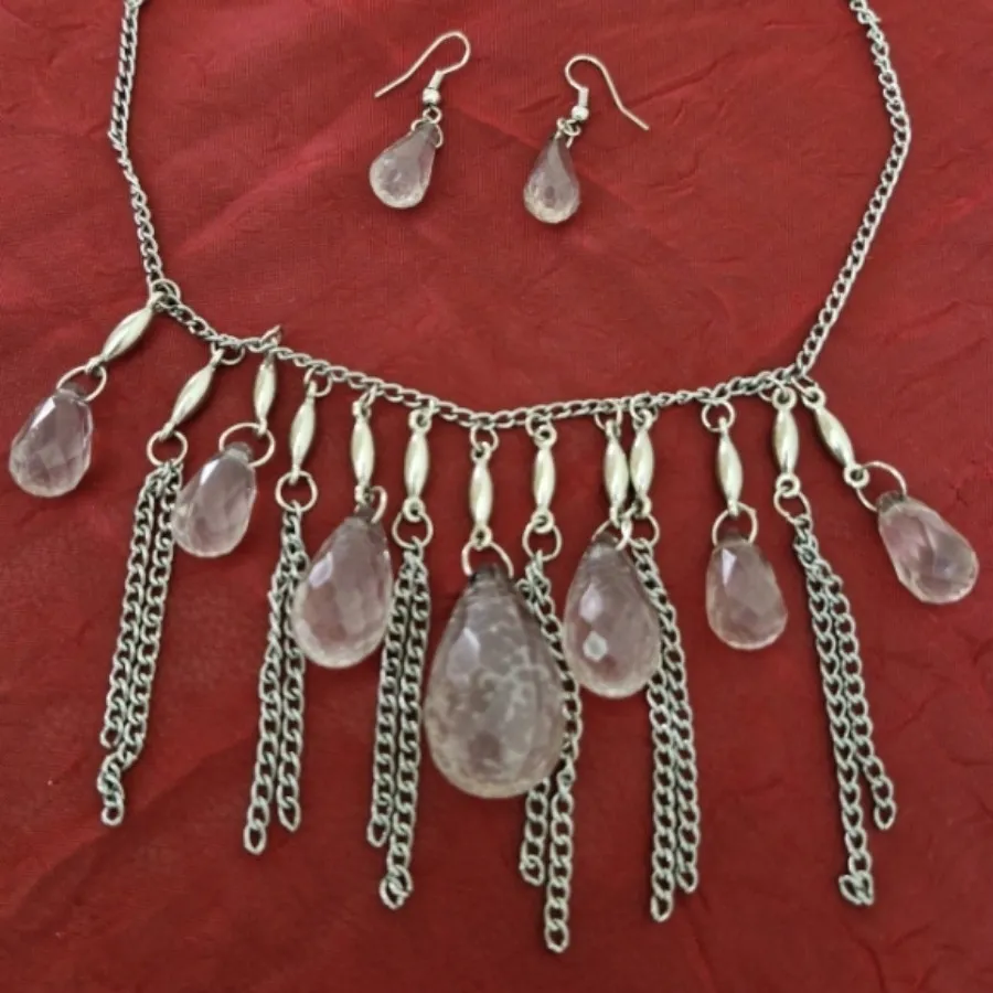 گردنبد و گوشواره زنانه