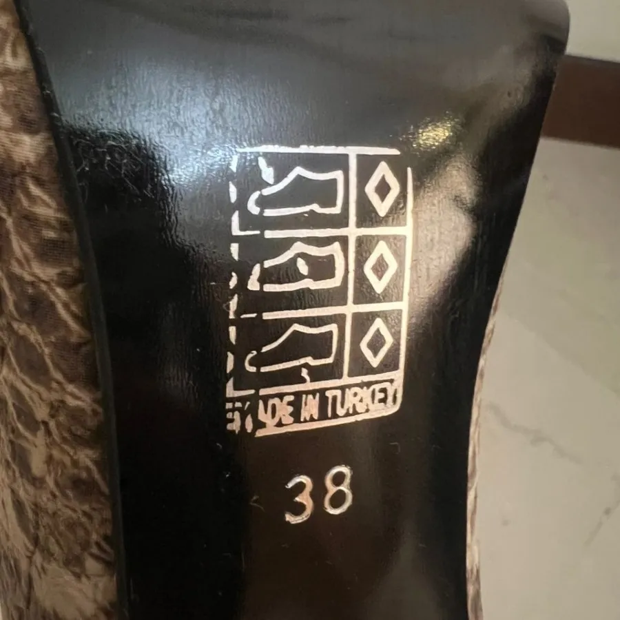 کفش طرح پوست ماری ترک