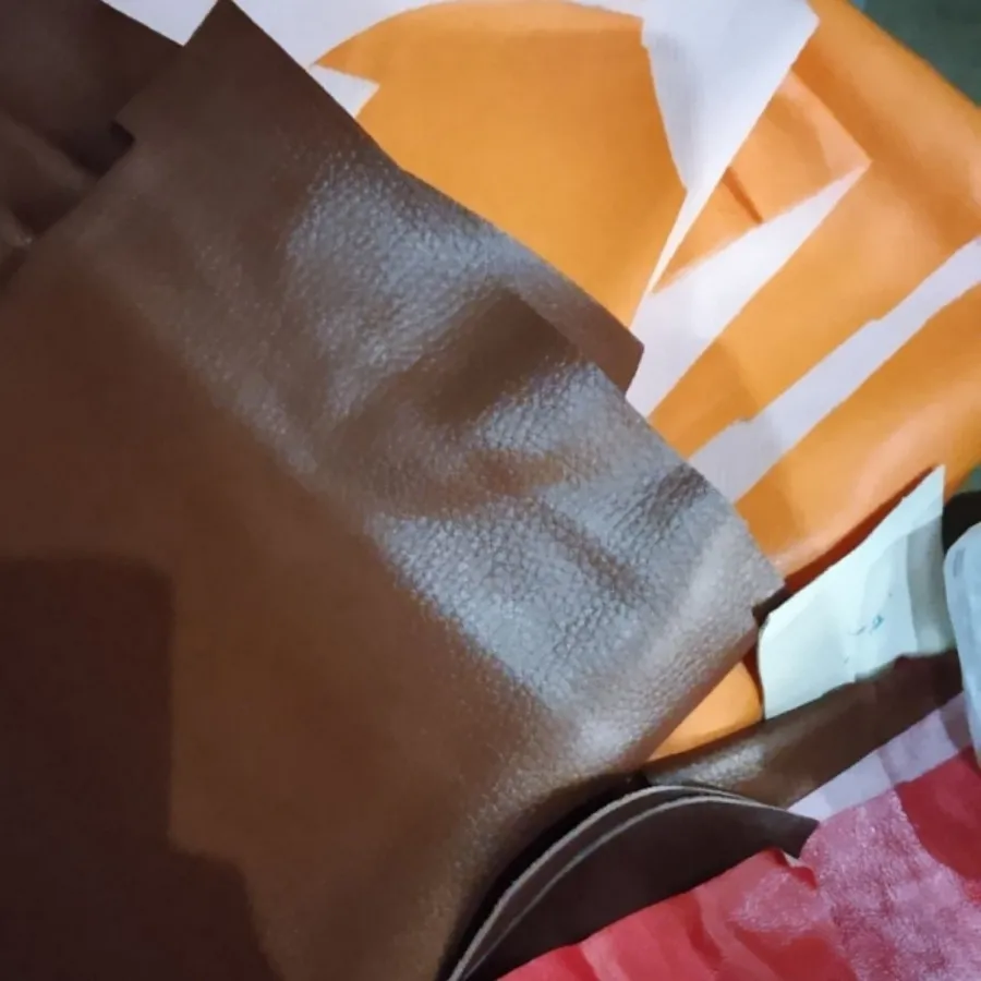 مقداری چرم برای چرم دوزی