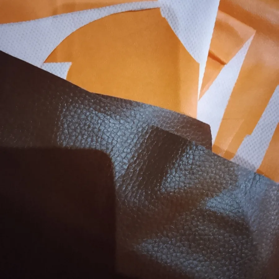 مقداری چرم برای چرم دوزی