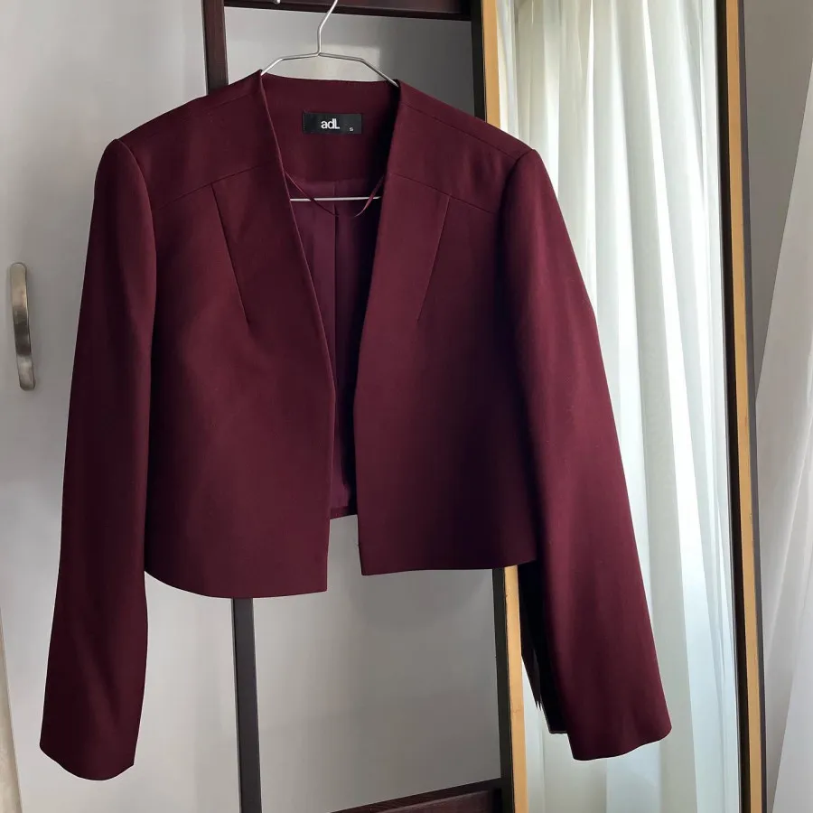 کت و دامن adL