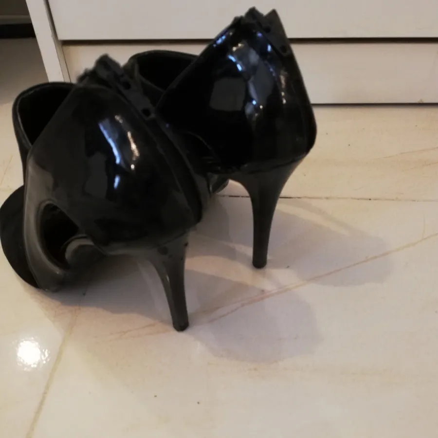 کفش برند برشکا