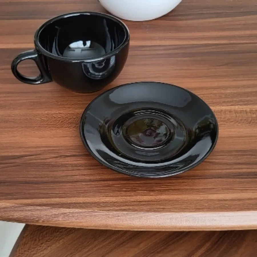 فنجان و پیش دستی