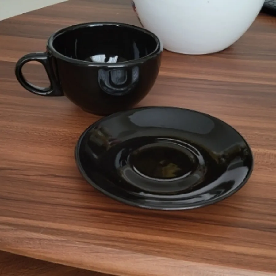 فنجان و پیش دستی