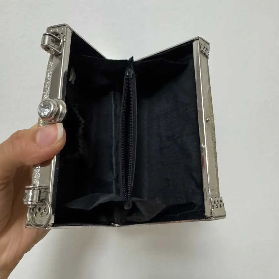 کیف قدیمی اکلیلی