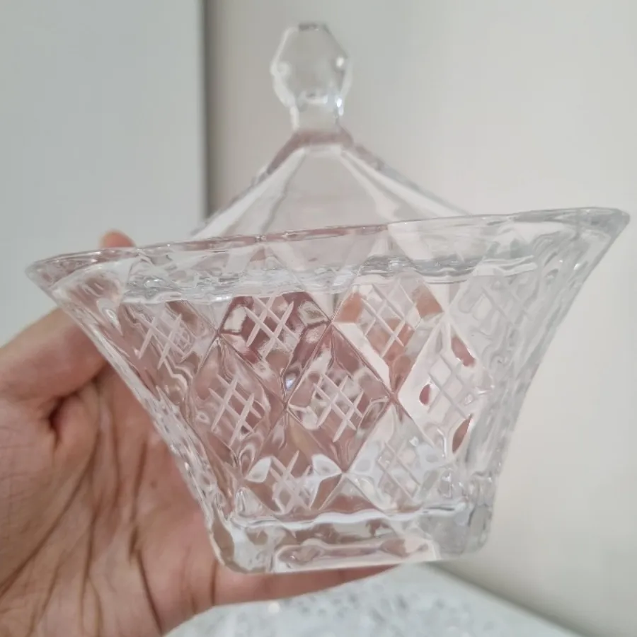 فنجان چای و قندان